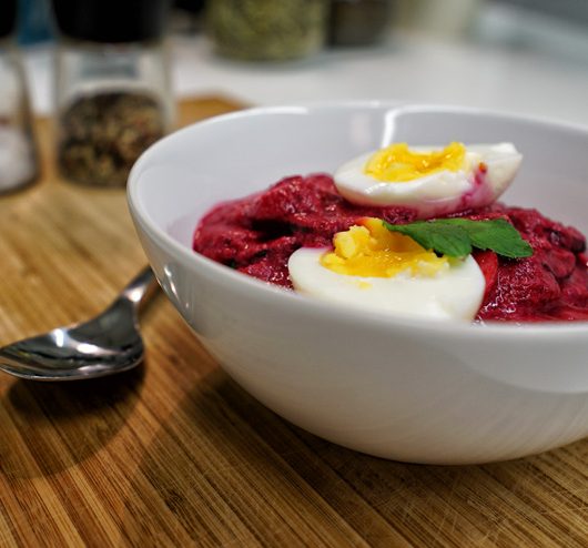 A probiotic kefir soup which is very interesting for people who suffer from digestive disorders or even people who had an antibiotic therapy. This recipe is an easy kefir beetroot recipe - make this Beetroot Kefir drink easy at home. Brewing Kefir can´t be more simple.