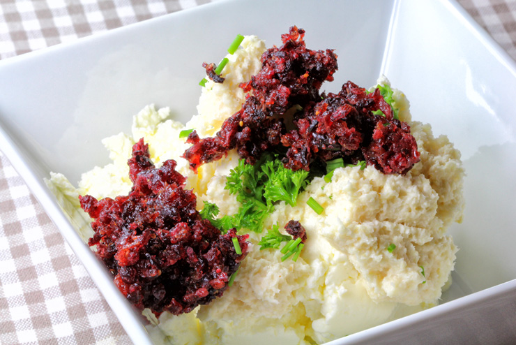 Kefir cranberry cream cheese with parsley and horseradish - a breakfast idea with milk kefir - the mix