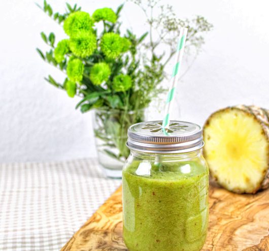 Green Cream Kefir Drink mit viel Obst und Gemüse– ein super bunter Start in den Tag - fertiger Drink 1