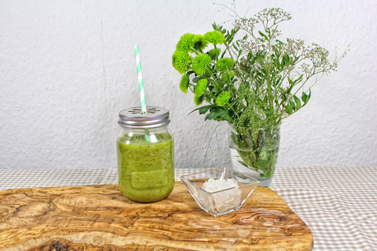 Green Cream Kefir Drink mit viel Obst und Gemüse– ein super bunter Start in den Tag - fertiger Drink 2