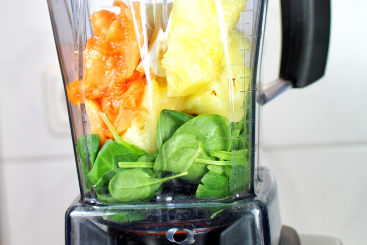 Green Creme Kefir Drink mit viel Obst und Gemüse– ein super bunter Start in den Tag - im Mixer 