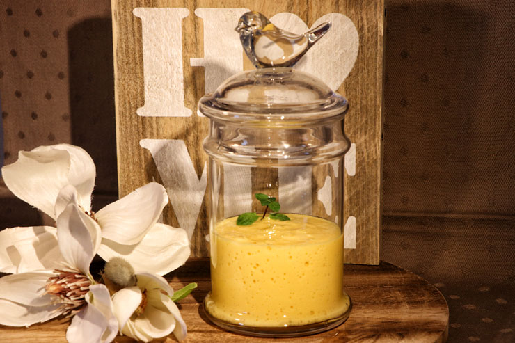 Mango Lassi Kefir Smoothie – ein lecker sommerliches Kefirgetränk mit Mango und Milchkefir - Titelbild