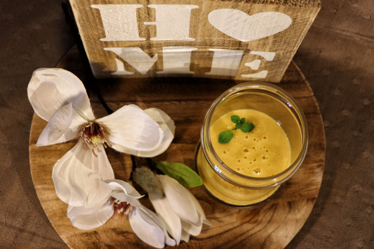 Mango Kefir Lassi Smoothie – a tasty summerdrink with mango and milk ...