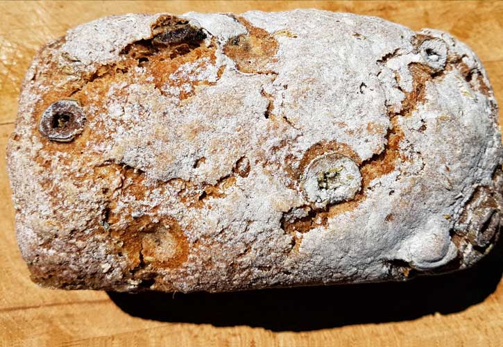 Dinkelsauerteigbrot mit Oliven