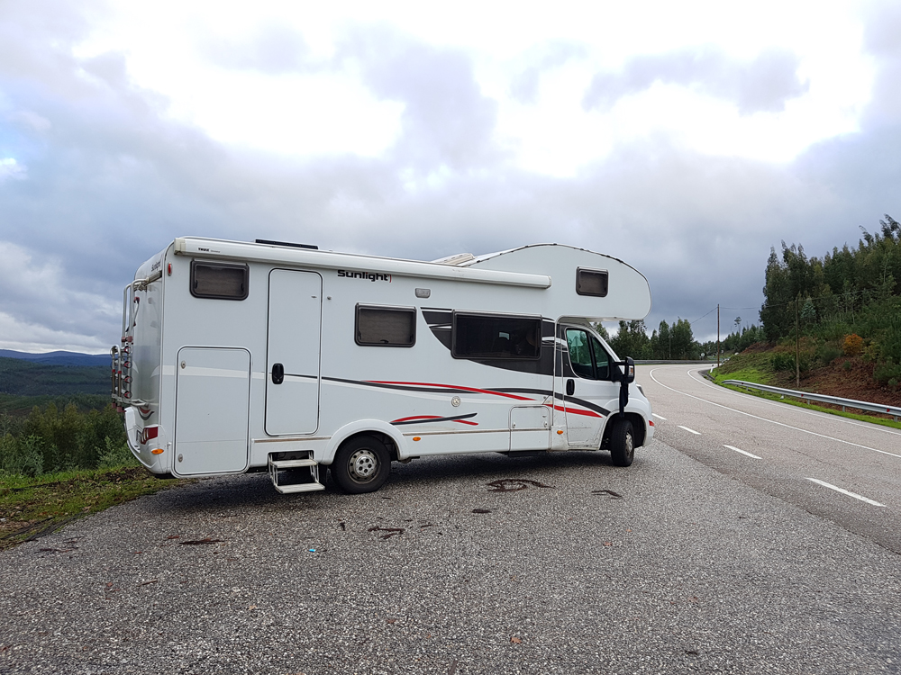 Wunderschönes gebrauchtes Wohnmobil mit Alkoven zu verkaufen