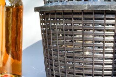 Preview: Would you like to take organic apple cider vinegar for salads, dressings and much more? From regional cultivation from a small factory. Or would you like to make apple cider vinegar yourself? Here you can order organic apple cider vinegar, unfiltered, nat