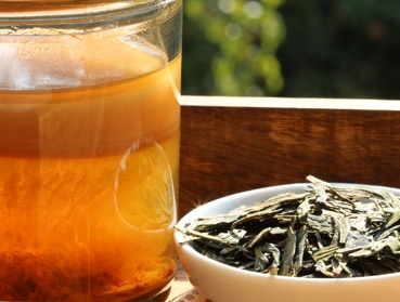 Lung Ching - Drachenbrunnentee mit sehr gleichmäßigem, flachgepresstem Blatt - Wollen Sie leckeren Kombucha Tee einfach selber herstellen und sicher bestellen? Hier finden Sie alles rund um den idealen Tee für Ihren Kombucha, Herstellanleitungen und lecke