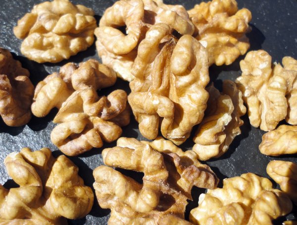 Would you like to refine milk kefir muesli with these exclusive organic walnuts. Here you can buy organic walnut kernels online