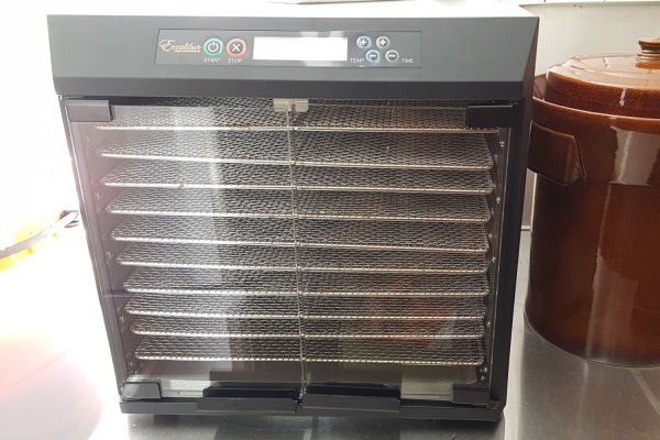 With the practical Excalibur dehydrator you can dry your fruits, vegetables & Co. in raw food quality. Buy the Excalibur dehydrator online now